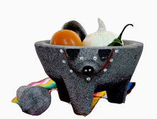 Load image into Gallery viewer, PIG painted Molcajete With Lid Mortar &amp; Pestle Salsas &amp; Spices Mexico New