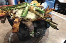 Load image into Gallery viewer, PIG painted Molcajete With Lid Mortar &amp; Pestle Salsas &amp; Spices Mexico New